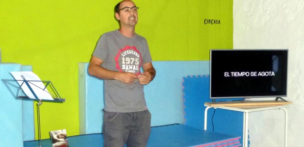 El espacio sociocultural CirCasa fue el escenario —nunca mejor dicho— elegido por el escritor alicantino Alberto Pastor para presentar su primera novela, 23:23 de la editorial Punto Rojo. El acto […]